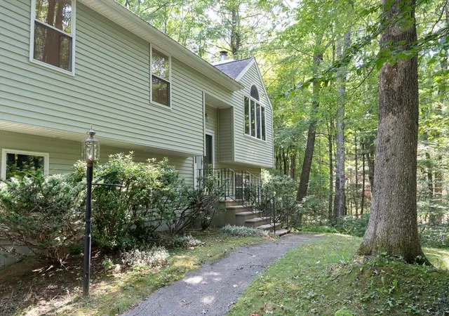 Photo 3 of Single family home for sale at 611 Henshaw St, Rochdale, MA 01542 | MLS# 73564413 | Listing updated on 2026-09-14