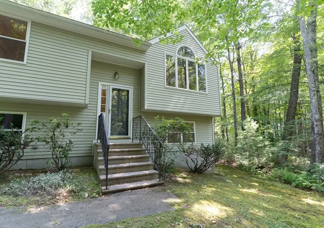 Photo 3 of Single family home for sale at 611 Henshaw St, Rochdale, MA 01542 | MLS# 73564413 | Listing updated on 2026-09-14
