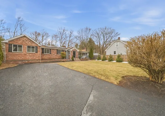 Homes for sale in Uxbridge, MA | 30 Glendale Ave, Uxbridge, MA 01569 | MLS# 73509329