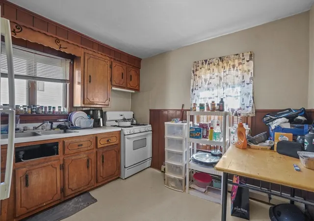Homes for sale in Fall River, MA | 105 Park St, Fall River, MA 02721 | MLS# 73463824