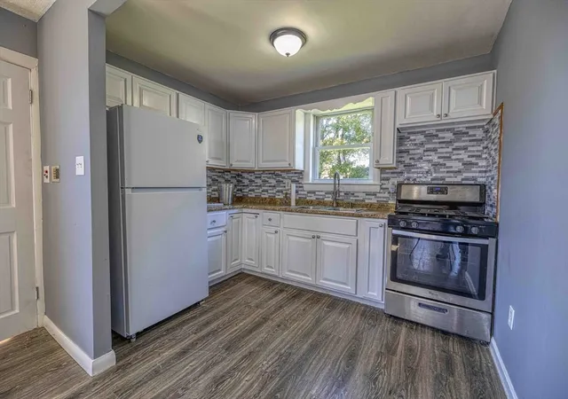 Listing Photo 5 - Condo for sale in building located at 15 Higgins St, Arlington, MA 02476