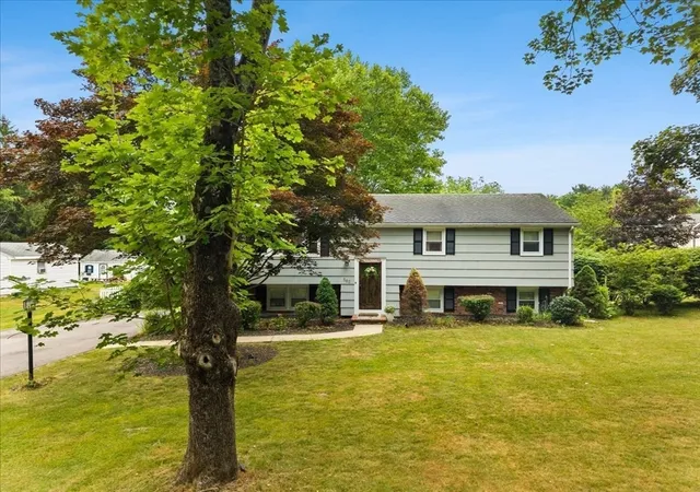 2nd image of 563 Summer St, East Bridgewater, MA 02333 | MLS# 73548446