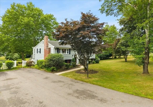 3rd image of 563 Summer St, East Bridgewater, MA 02333 | MLS# 73548446