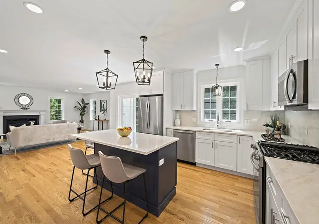2nd image of 4 Clarendon Circle, Holbrook, MA 02343 | MLS# 73567851