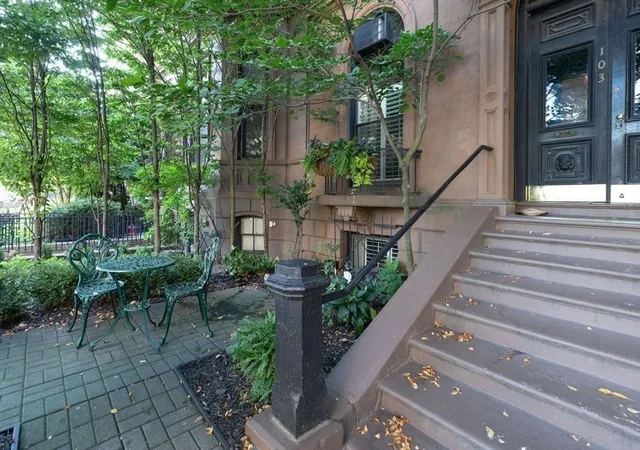 19th image of 103 Beacon St #1, Boston, MA 02116 | MLS# 73566852