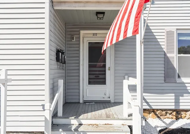 2nd image of 372 Cabot St #1, Beverly, MA 01915 | MLS# 73559979