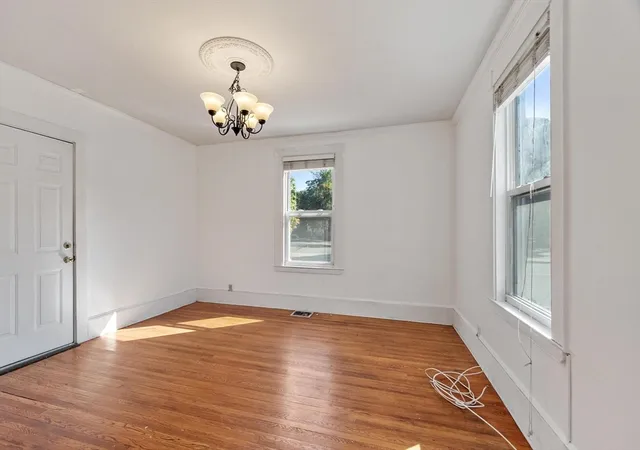 3rd image of 372 Cabot St #1, Beverly, MA 01915 | MLS# 73559979