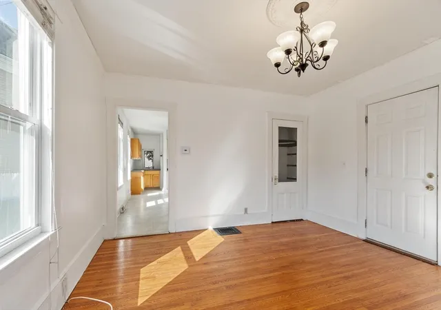 4th image of 372 Cabot St #1, Beverly, MA 01915 | MLS# 73559979