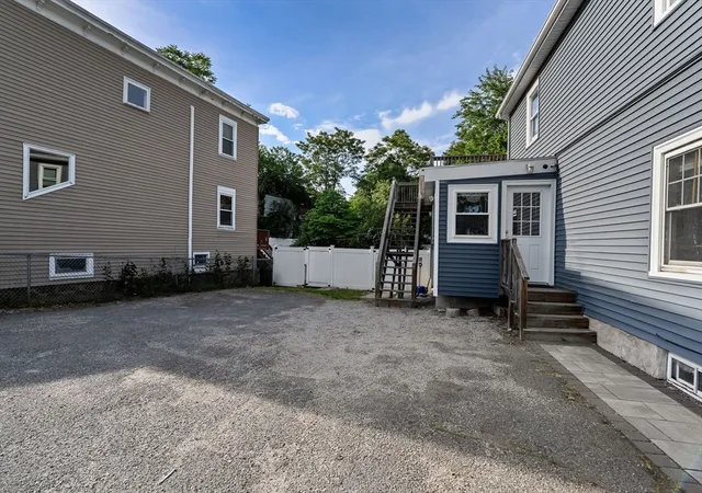 3rd image of 969 Canterbury St, Boston, MA 02131 | MLS# 73534041