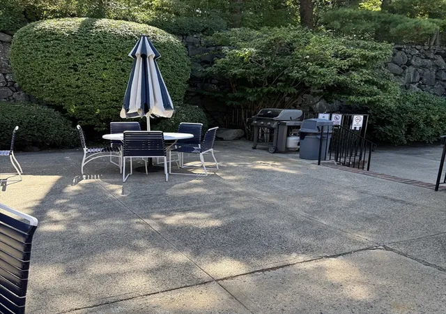 2nd image of 406 Paradise Rd, Swampscott, MA 01907