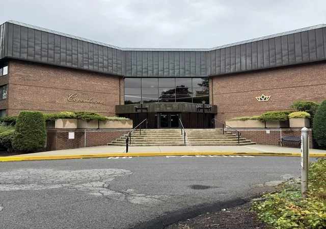 Photo 3 of Condo for sale at 406 Paradise Rd #1C, Swampscott, MA 01907 | MLS# 73565465 | Listing updated on 2026-10-03