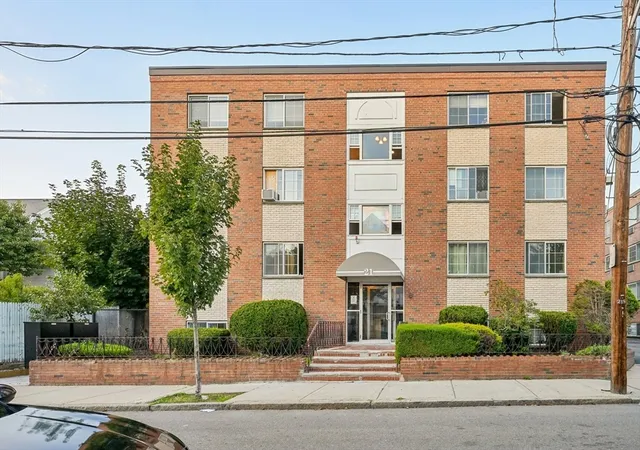 Listing Photo 4 - Condo for sale in building located at 21 Staples Ave, Everett, MA 02149 - Unit #23