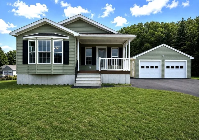 3rd image of 102 Topaz Terrace, Gardner, MA 01440 | MLS# 73551675
