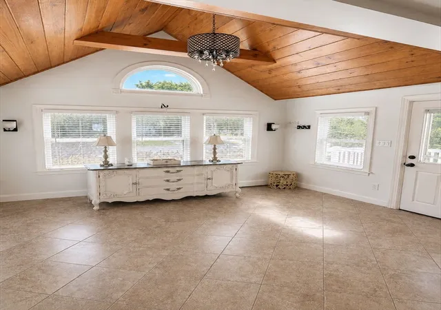 4th image of 9 Guild Rd, Beverly, MA 01915 | MLS# 73557368