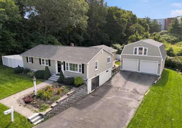 1st image of 10 Hunter Dr, Newburyport, MA 01950 | MLS# 73563238