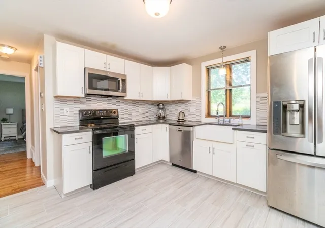 5th image of 46 Conlyn Avenue, Franklin, MA 02038 | MLS# 73556156