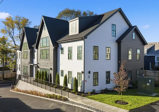 Homes for sale in Swampscott, MA | 11 Boynton St #202, Swampscott, MA 01907 | MLS# 73516930