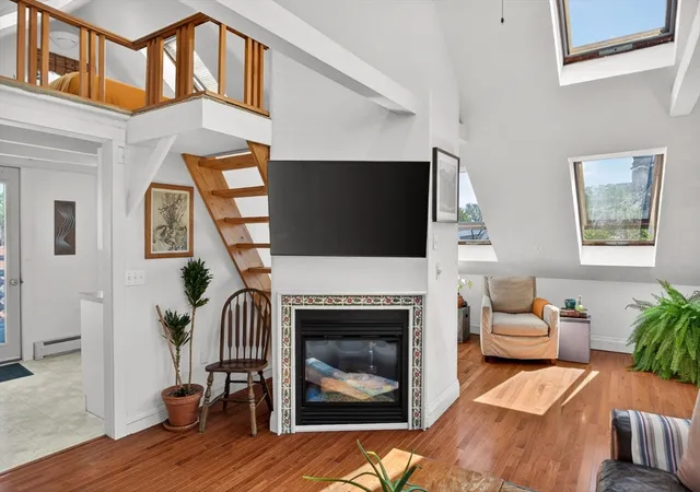 1st image of 127 Bradford St, Provincetown, MA 02657