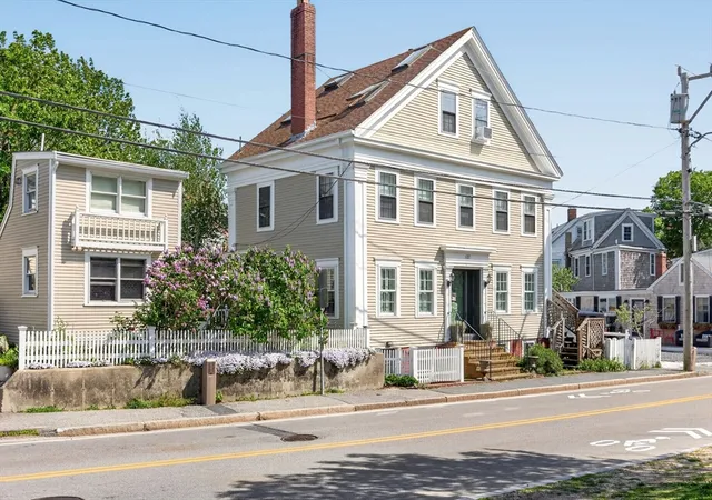2nd image of 127 Bradford St, Provincetown, MA 02657