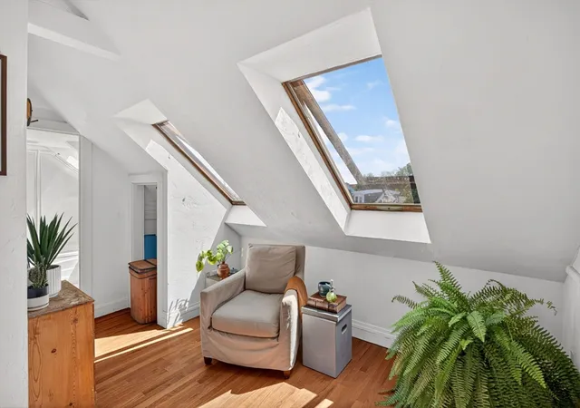 3rd image of 127 Bradford St, Provincetown, MA 02657
