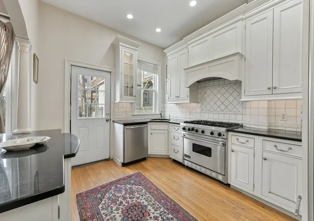 3rd image of 317 K St, Boston, MA 02127 | MLS# 73328497