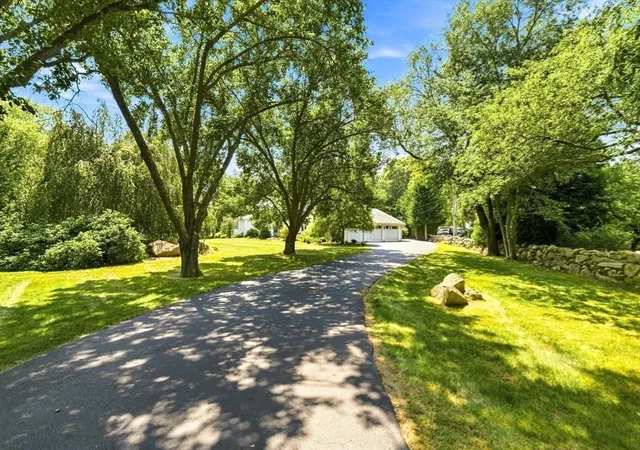 2nd image of 8 W Rockland Farm, South Dartmouth, MA 02748 | MLS# 73563813