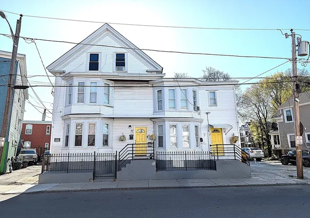 1st image of 4 6 Chelmsford St, Lawrence, MA 01841 | MLS# 73518875