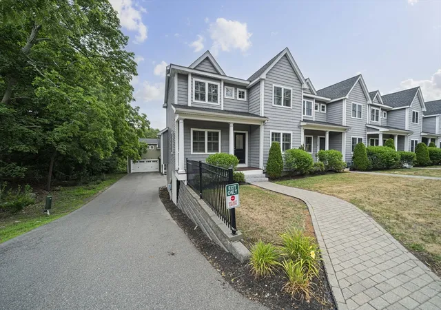 Homes for sale in Braintree, MA | 205 Elm St #9, Braintree, MA 02184 | MLS# 73546904