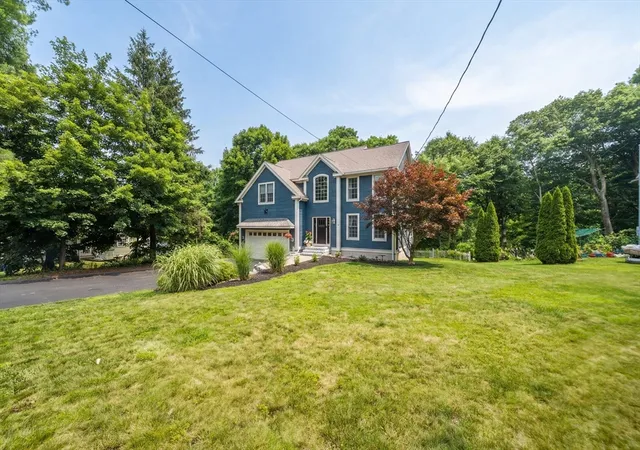 Photo 2 of Single family home for sale at 25 Essex St, Middleton, MA 01949 | MLS# 73561765 | Listing updated on 2026-09-10
