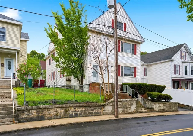 3rd image of 113-115 Liberty St, Lowell, MA 01851 | MLS# 73559951