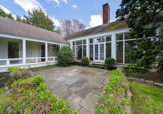 4th image of 3 Proctor St, Manchester, MA 01944 | MLS# 73511830