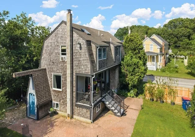 Photo 3 of Sale Pending at 20 Kane St, Fairhaven, MA 02719 | MLS# 73548604 | Listing updated on 2026-09-07