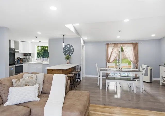 5th image of 91 Bunkerhill Pkwy, West Boylston, MA 01583 | MLS# 73541593