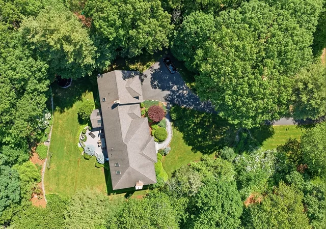3rd image of 10 Donnelly Dr, Medfield, MA 02052 | MLS# 73538110