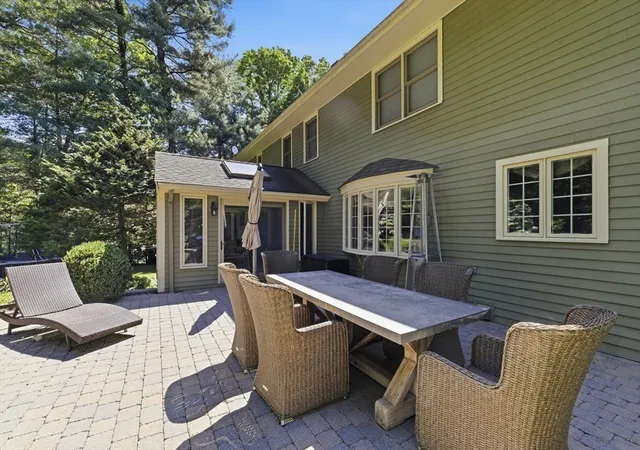 4th image of 10 Donnelly Dr, Medfield, MA 02052 | MLS# 73538110