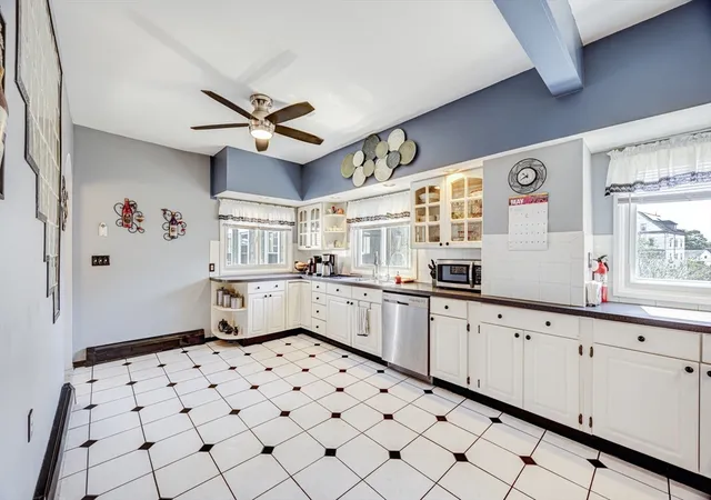 2nd image of 188 Washington St, New Bedford, MA 02740 | MLS# 73523578