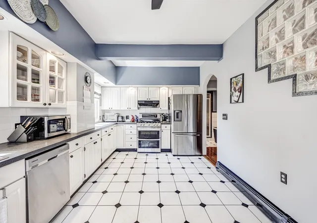 3rd image of 188 Washington St, New Bedford, MA 02740 | MLS# 73523578