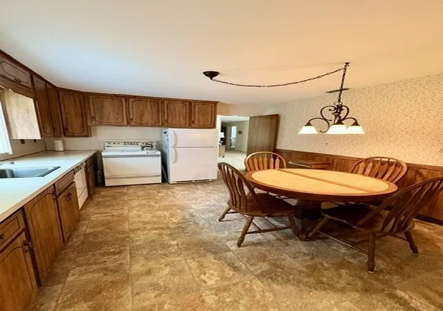 Photo 4 of Sale Pending at 34 Vadnais St, Holyoke, MA 01040 | MLS# 73570009 | Listing updated on 2026-09-20
