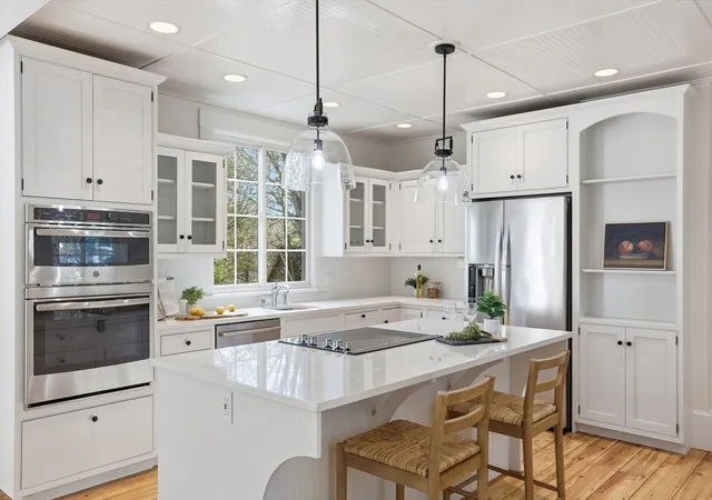 3rd image of 362 King St, Littleton, MA 01460 | MLS# 73510899