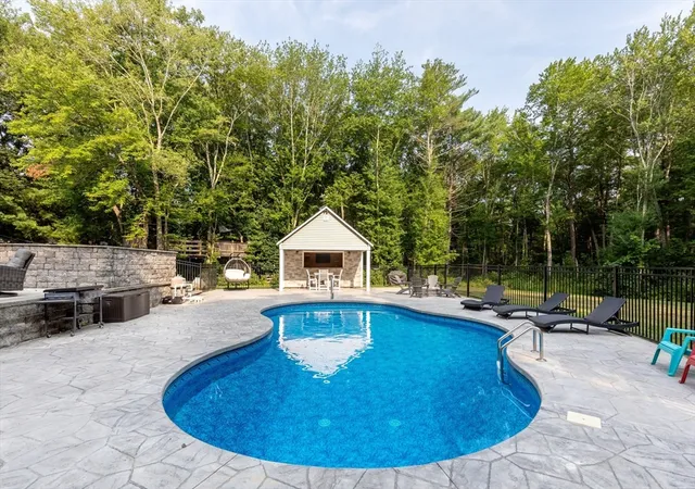 2nd image of 5 Debbie Ln, Assonet, MA 02702 | MLS# 73562302