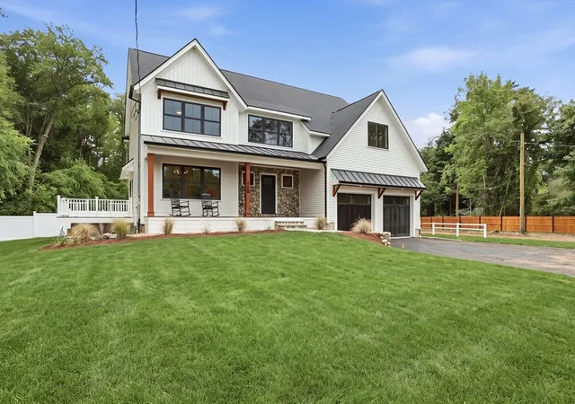 2nd image of 158 Lake St, Wilmington, MA 01887 | MLS# 73565105