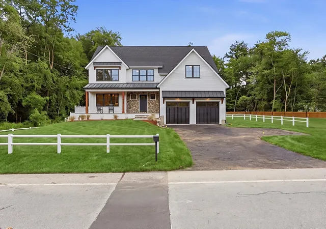 3rd image of 158 Lake St, Wilmington, MA 01887 | MLS# 73565105
