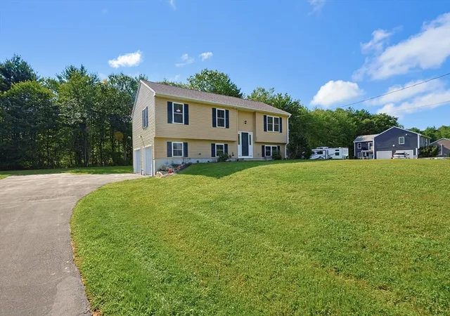 3rd image of 453 Howe Street, East Brookfield, MA 01515 | MLS# 73557681