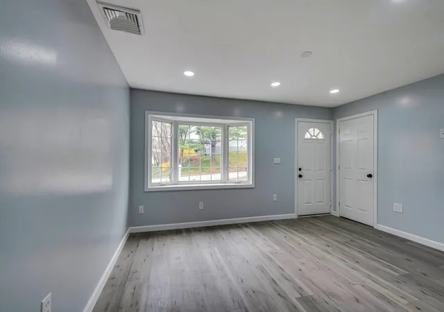 3rd image of 101 Laurie Ln, Lowell, MA 01854 | MLS# 73504849