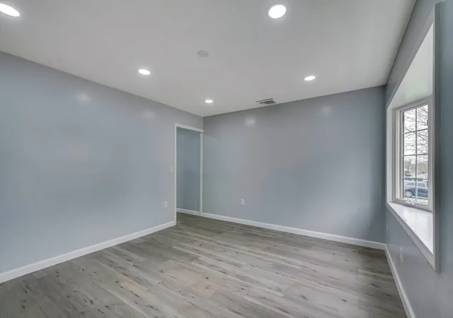 5th image of 101 Laurie Ln, Lowell, MA 01854 | MLS# 73504849