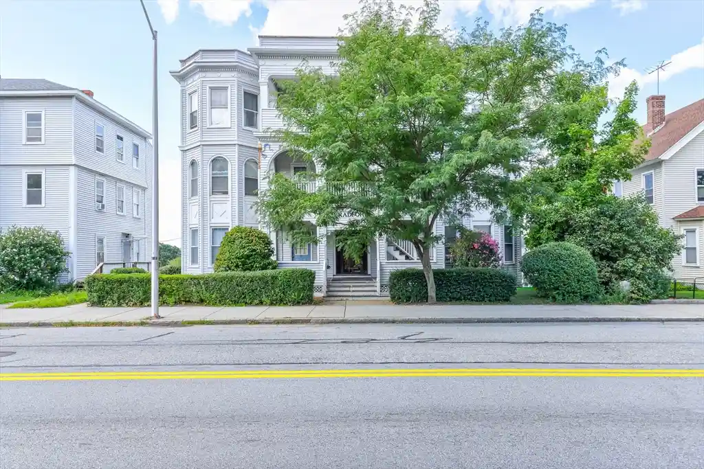 Listing Photo 2 - Condo for sale in 178 Lincoln St located at 178 Lincoln St, Worcester, MA 01605 - Unit #A13