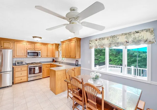 2nd image of 33 Farnham Rd, Rowley, MA 01969 | MLS# 73541146