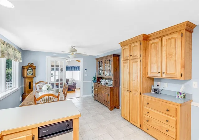 3rd image of 33 Farnham Rd, Rowley, MA 01969 | MLS# 73541146