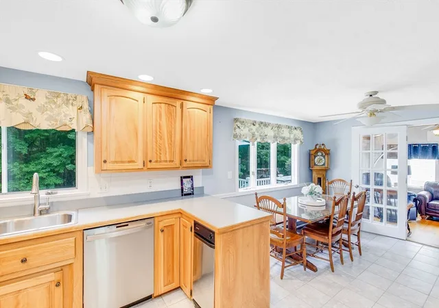 4th image of 33 Farnham Rd, Rowley, MA 01969 | MLS# 73541146