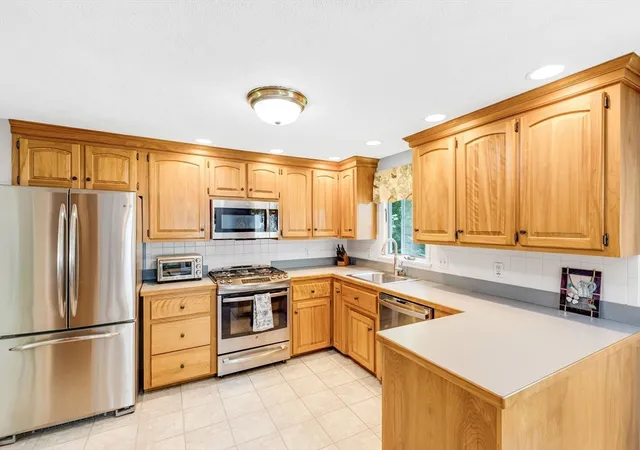 5th image of 33 Farnham Rd, Rowley, MA 01969 | MLS# 73541146